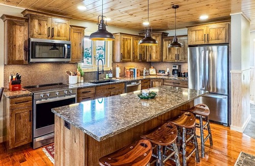 Inlet Maison | Townhome O1 - Luxury Waterfront Home on 4th Lake