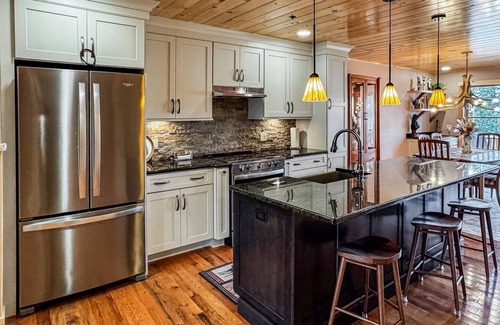 Inlet Maison | Townhome O2 - Luxury Waterfront Home on 4th Lake