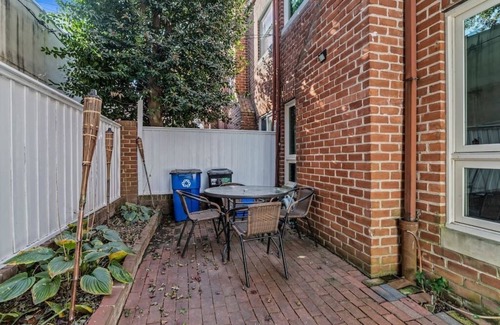 Fitler Square Maison | Townhome Patio Parking Hosted By StayRafa