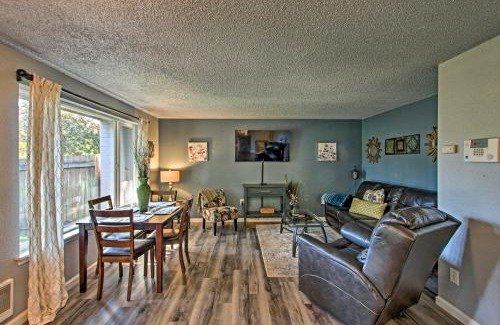 Lakewood Maison | Townhome with Yard 3 Mi to Camp Murray and JBLM