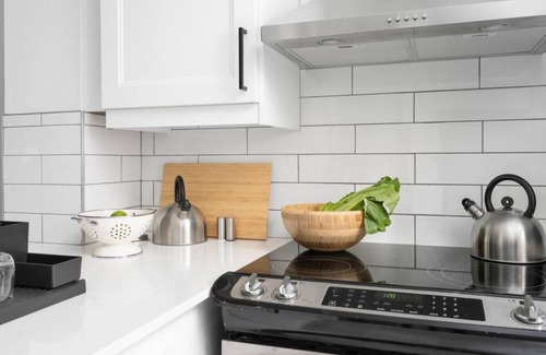 Ville-Marie Appartement | Unique, Old, Montreal, Parking & Patio 10 Guests