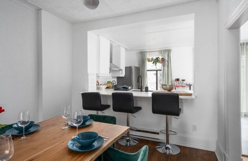 Ville-Marie Appartement | Unique, Old, Montreal, Parking & Patio 10 Guests