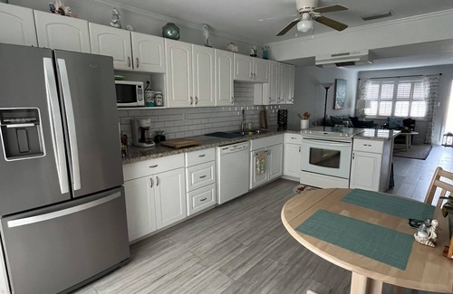 Deerfield Beach Maison | Townhouse 2 bd / 2 1/2 bath À distance de marche de tout