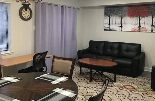 Greenbelt Maison | Townhouse, 2 bdrm, 2.5 bthrm, 2 qn bds/2 levls