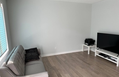 Ottawa Division Maison | TOWNHOUSE 2 BED 1.5 BATH PLUS BASEMENT - AIR BEDS AVAILABLE FOR BASEMENT