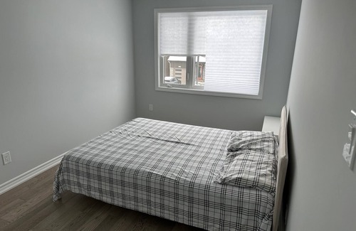 Ottawa Division Maison | TOWNHOUSE 2 BED 1.5 BATH PLUS BASEMENT - AIR BEDS AVAILABLE FOR BASEMENT
