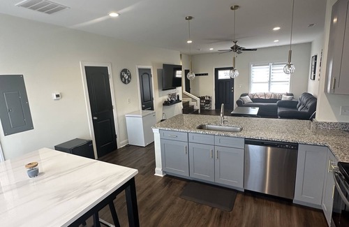 Lynchburg Maison | Townhouse 5 min to LU