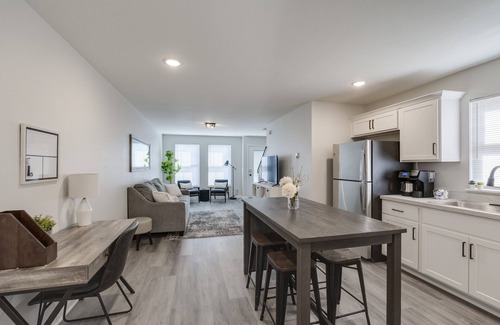 Lambertville Maison | Townhouse in Downtown Lambertville. Close to Restaurants and Downtown Toledo
