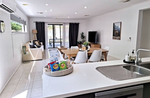 Shepparton South Maison | Townhouse on Greybox