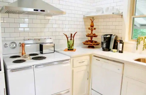 Sparta Maison | Townside Nook: 2-Blocks to Downtown Sparta
