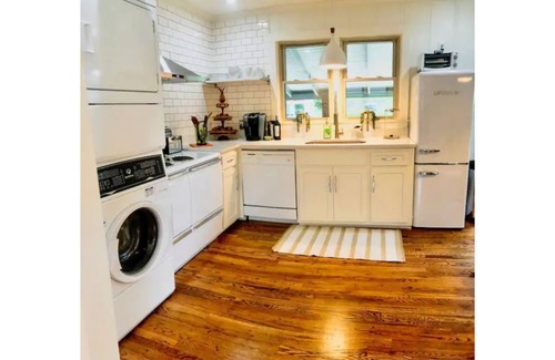 Sparta Maison | Townside Nook: 2-Blocks to Downtown Sparta