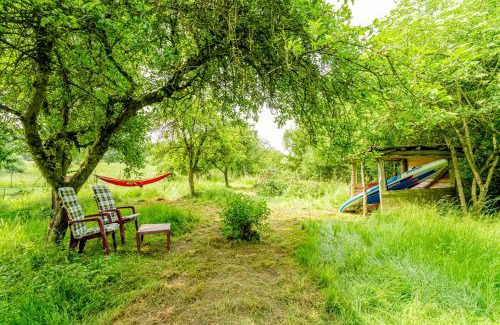 Lubstorf Appartement | Träumen unter Bäumen - Omas lütte Obstbutze am See