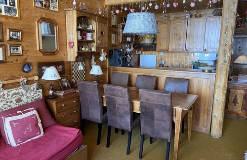 Enchastrayes Appartement | Sauze 1700. Superbe appartement 2 pièces, sur les pistes avec grand balcon.
