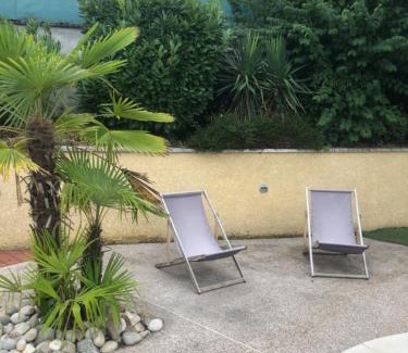 Montmerle-sur-Saone Maison | Très jolie chambre avec piscine