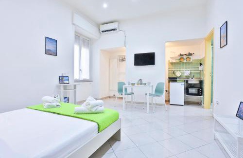 Vasto Appartement | Track Station Studio Apartment - with Netflix