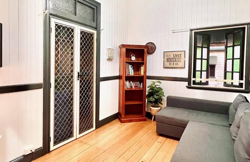 Bundaberg North Maison | Tradie's Paradise - 5Br 3Bath with wifi, AC, Netflix