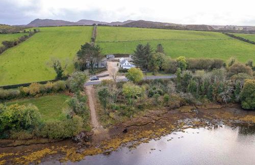 Donegal Maison | Traditional Cottage with Private Hot Tub in the Heart of Donegal