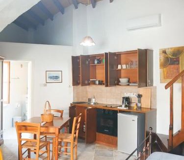 Skarinou Appartement | Traditional Cozy Retreat