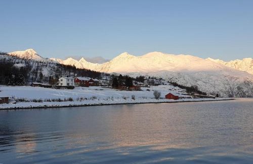 Lyngen Maison | Traditional farm house located close to fjord