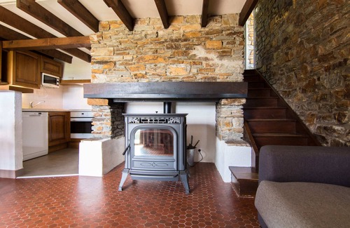 Barre-des-Cevennes Station Balnéaire | Gîte traditionnel 4/6 personnes dans les Cevennes avec piscine