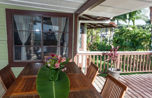 Hilo Maison | Maison traditionnelle dans le district de Waterfall - Maintenant à énergie solaire!