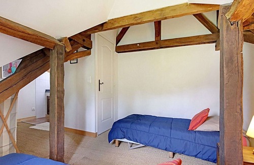 Raizeux Maison | Traditional Holiday Home in Raizeux with Terrace