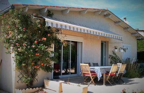 Concots Maison | Maison traditionnelle dans beau cadre rural avec piscine privée, jardins généreux et patio-terrasse