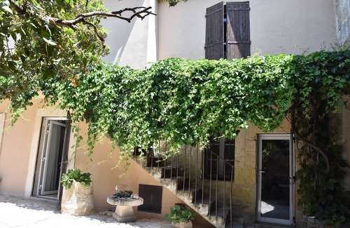 Junas Maison | Maison traditionnelle au cœur d'un village typique méridional à 30 mn de la mer.