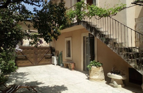 Junas Maison | Maison traditionnelle au cœur d'un village typique méridional à 30 mn de la mer.