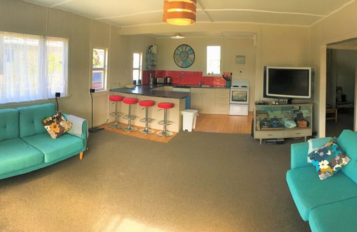 Whangamata Maison | Kiwi traditionnel Bach récemment rénové pour 10 personnes