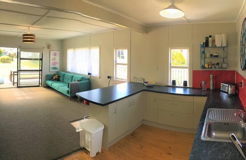 Whangamata Maison | Kiwi traditionnel Bach récemment rénové pour 10 personnes