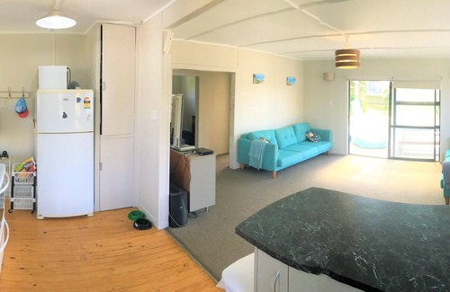Whangamata Maison | Kiwi traditionnel Bach récemment rénové pour 10 personnes