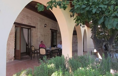 Peyia Town Cottage | Maison de Village Restaurée traditionnel