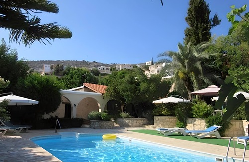 Peyia Town Cottage | Maison de Village Restaurée traditionnel