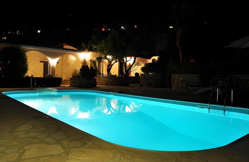 Peyia Town Cottage | Maison de Village Restaurée traditionnel
