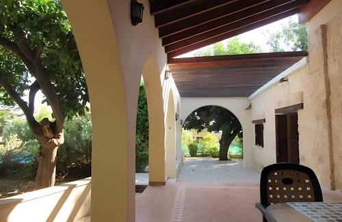 Peyia Town Cottage | Maison de Village Restaurée traditionnel