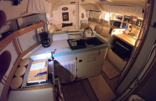 Gruissan Location De Bateaux | Traditional sailboat, comfortable and quiet