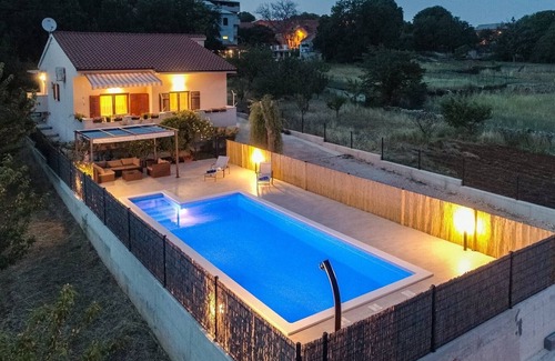 Dugopolje Villa | Villa traditionnelle à Split | 3 chambres | Villa Adriana | Piscine privée | Milieu rural