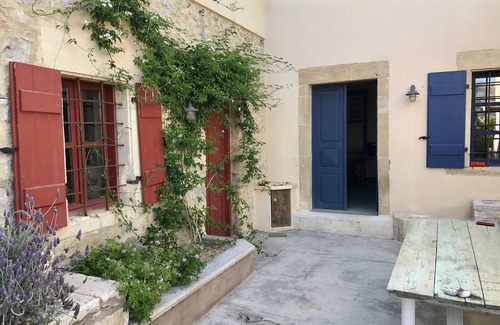 Ierapetra Maison | Maison traditionnelle spacieuse en pierre dans un petit village