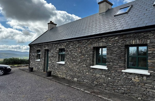 Waterville Cottage | Traditional Hillside Cottage near Waterville golf and beaches.