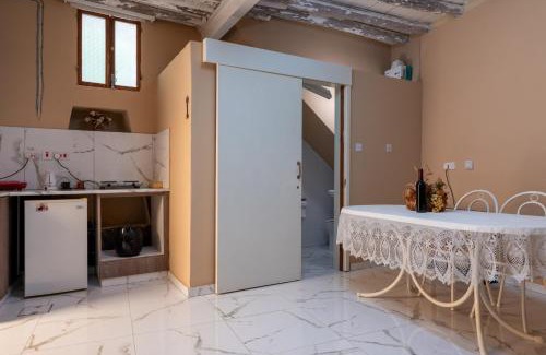 Vouni Maison | Traditional Stone House in Vouni, Quiet Stay with Courtyard & BBQ