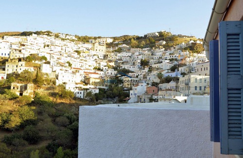 Kea Maison | Maison traditionnelle en pierre à Ioulis (Kea) avec une vue fantastique