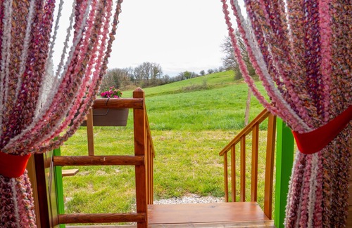 Sainte-Foi Maison | Roulotte Traditionnelle au Domaine de la Trille
