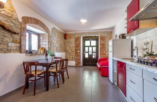 Peresiji Maison | Villa traditionnelle avec piscine privée, chaises longues