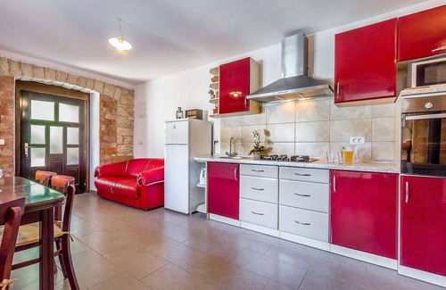 Peresiji Maison | Villa traditionnelle avec piscine privée, chaises longues