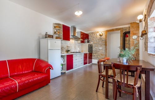 Peresiji Maison | Villa traditionnelle avec piscine privée, chaises longues