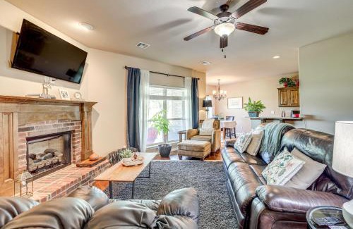 Verdigris Maison | Trail Access and Patio Peaceful Tulsa Area Retreat