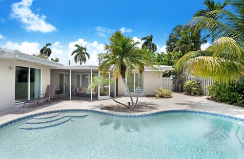 Coral Ridge Isles Maison | Tranquil 2 BDRM Waterfront Escape with Pool