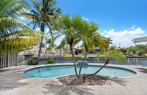 Coral Ridge Isles Maison | Tranquil 2 BDRM Waterfront Escape with Pool