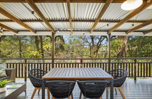 Bardon Maison | Tranquil 2-Bed Family Home with Deck Among Trees